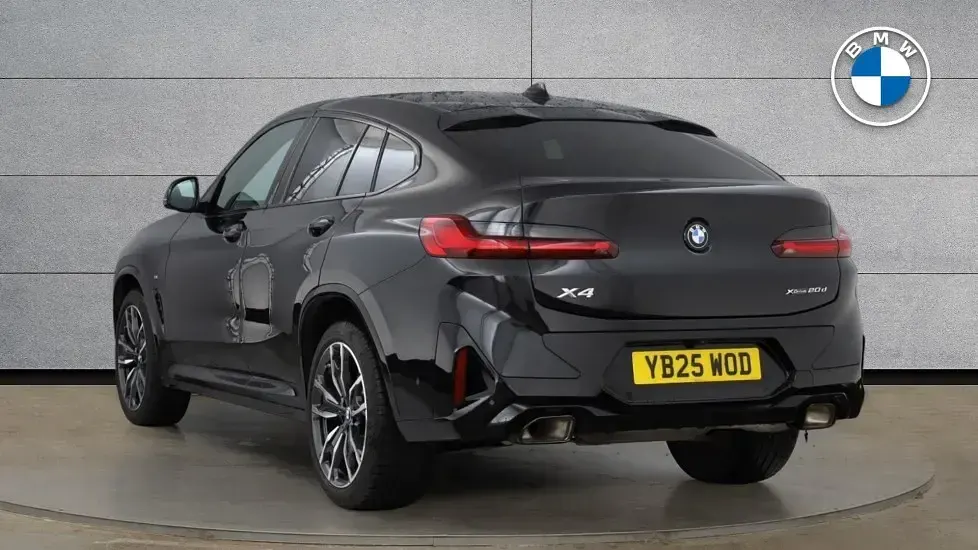 Gebraucht BMW X4 M Sport 190 PS (139 kW) 2025 Schwarz SUV