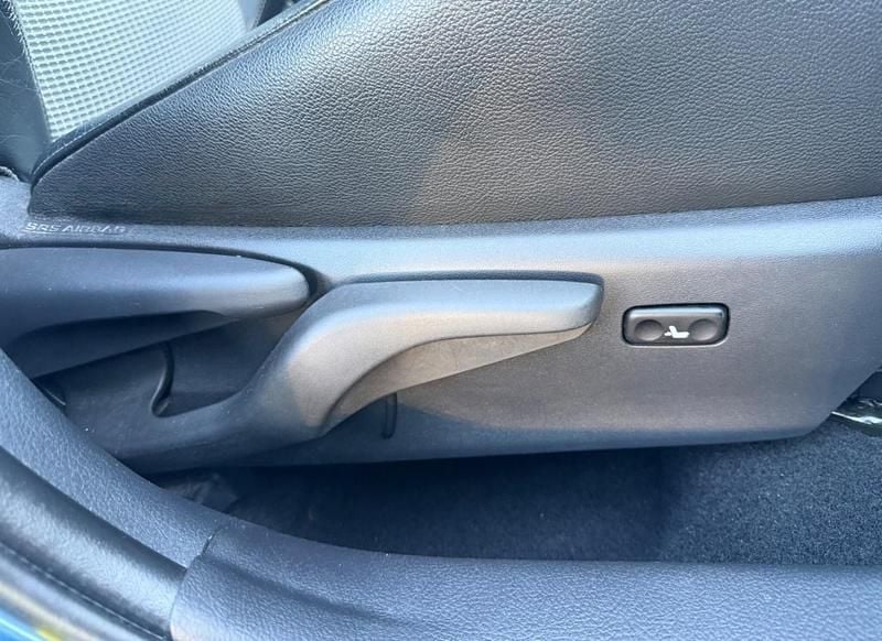 Used Toyota Auris Hybrid 2015 Blue Hatchback