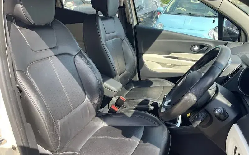 Used Renault Captur Signature 90 HP (66 kW) 2018 White SUV