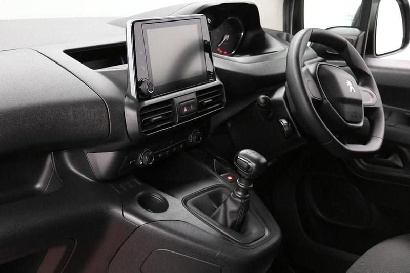 Used Peugeot Partner 100 HP (73 kW) 2022 White MPV