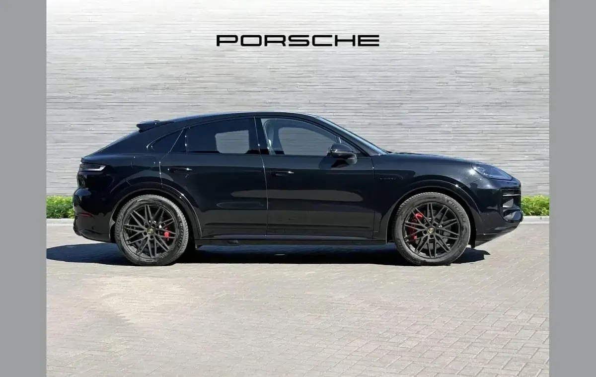 Used Porsche Cayenne S E-Hybrid 512 HP (376 kW) 2024 Black SUV