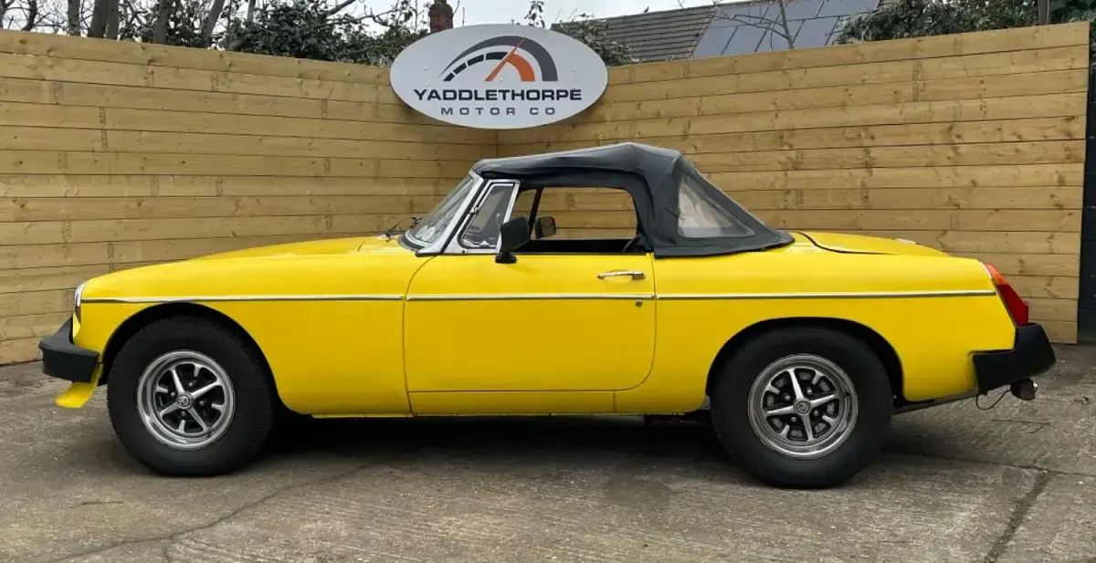Used MG B 1975 Yellow Cabriolet