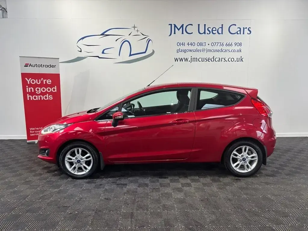 Used Ford Fiesta Zetec 82 HP (60 kW) 2015 Red Hatchback