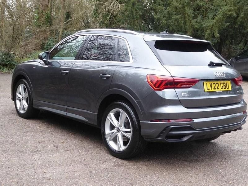 Usado Audi Q3 S-Line 150 HP (110 kW) 2022 Cinzento SUV