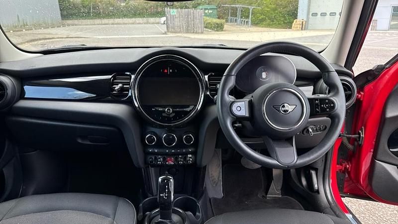Usado Mini Cooper Classic 136 CV (100 kW) 2023 Rojo Utilitario
