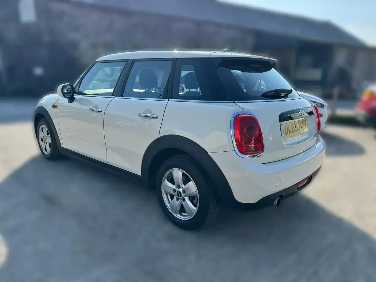 Used Mini Cooper D Hatch 2015 White Hatchback