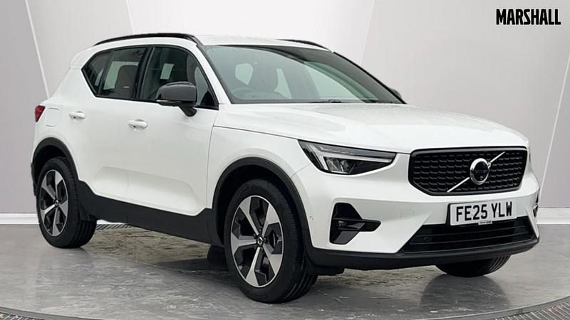 White Used 2025 Volvo XC40 Plus SUV | £33,369 (Fair price) - Image 1/4
