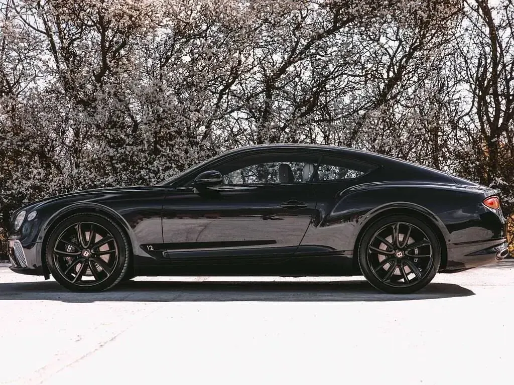 Begagnad Bentley Continental 635 HK (467 kW) 2019 Blå Sportkupé