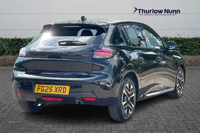 Second-hand Peugeot 208 Allure 100 CP (73 kW) 2025 Negru Hatchback