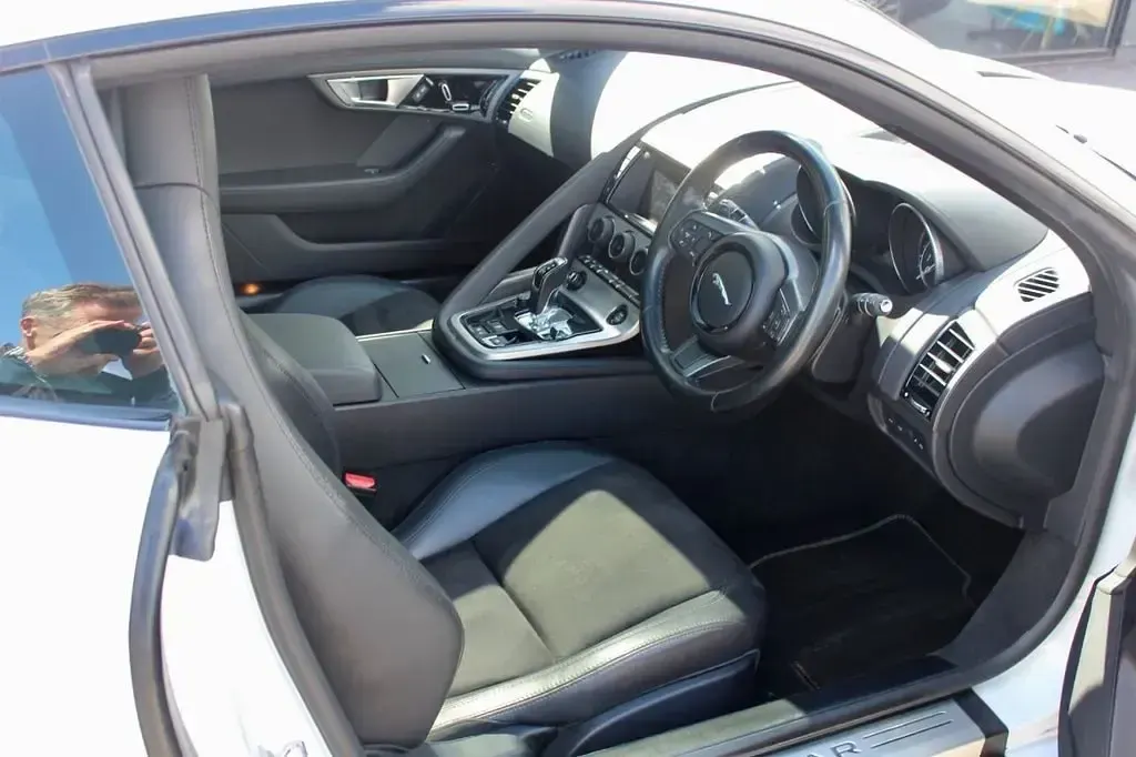 Usado Jaguar F-Type Supercharged 380 HP (279 kW) 2016 Branco Coupé