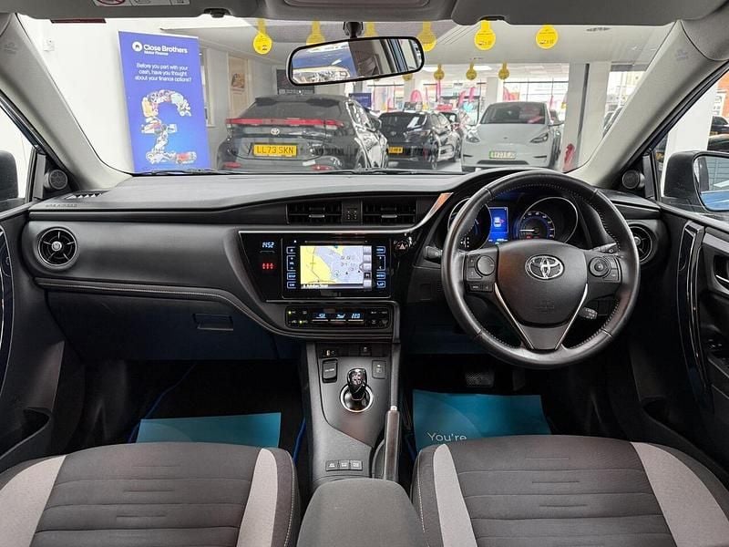 Used Toyota Auris Hybrid Design 136 HP (100 kW) 2015 Blue Hatchback