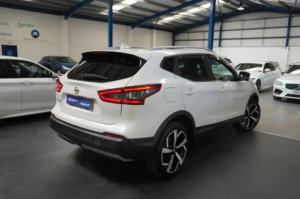 Used Nissan Qashqai S 110 HP (80 kW) 2017 White SUV
