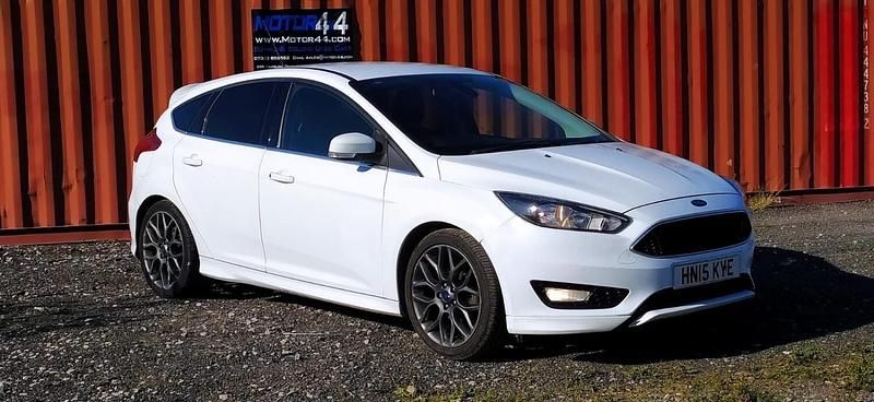 White Used 2015 Ford Focus Zetec Hatchback | £5,249 (Fair price) - Image 1/4