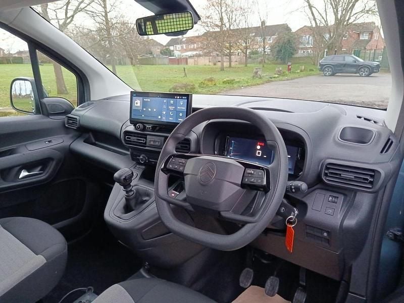 Used Citroën Berlingo PureTech 108 HP (79 kW) 2024 Blue MPV