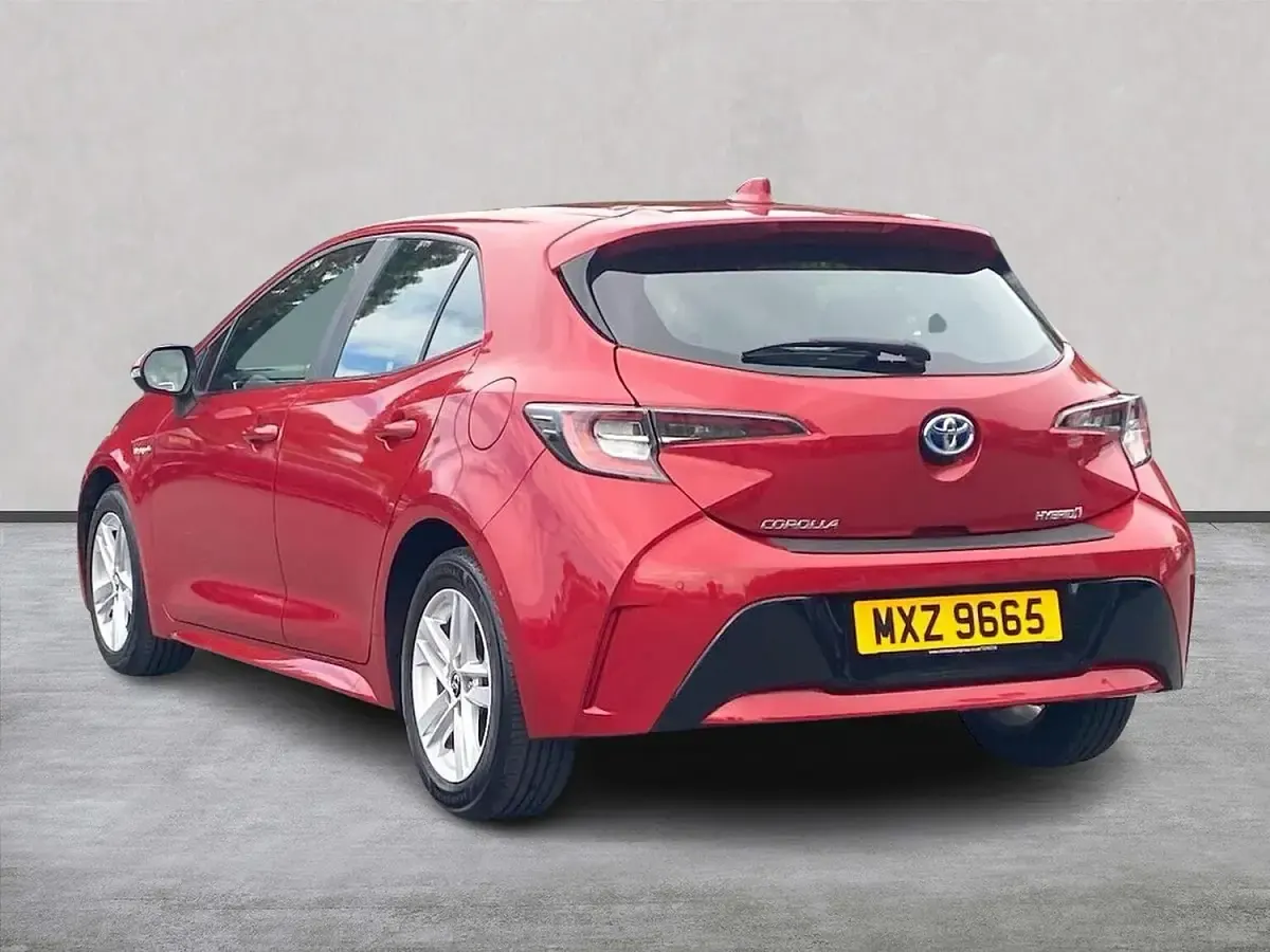 Used Toyota Corolla 122 HP (89 kW) 2019 Red Hatchback