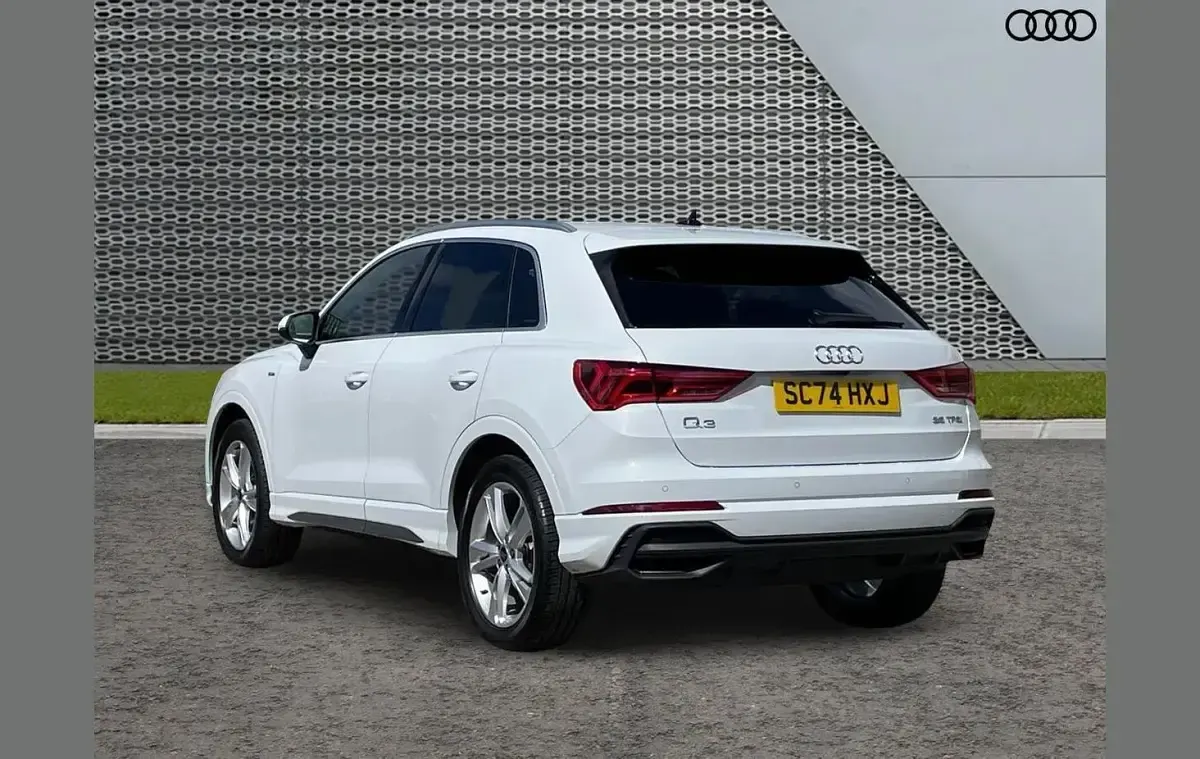 Used Audi Q3 S-Line 150 HP (110 kW) 2025 White SUV