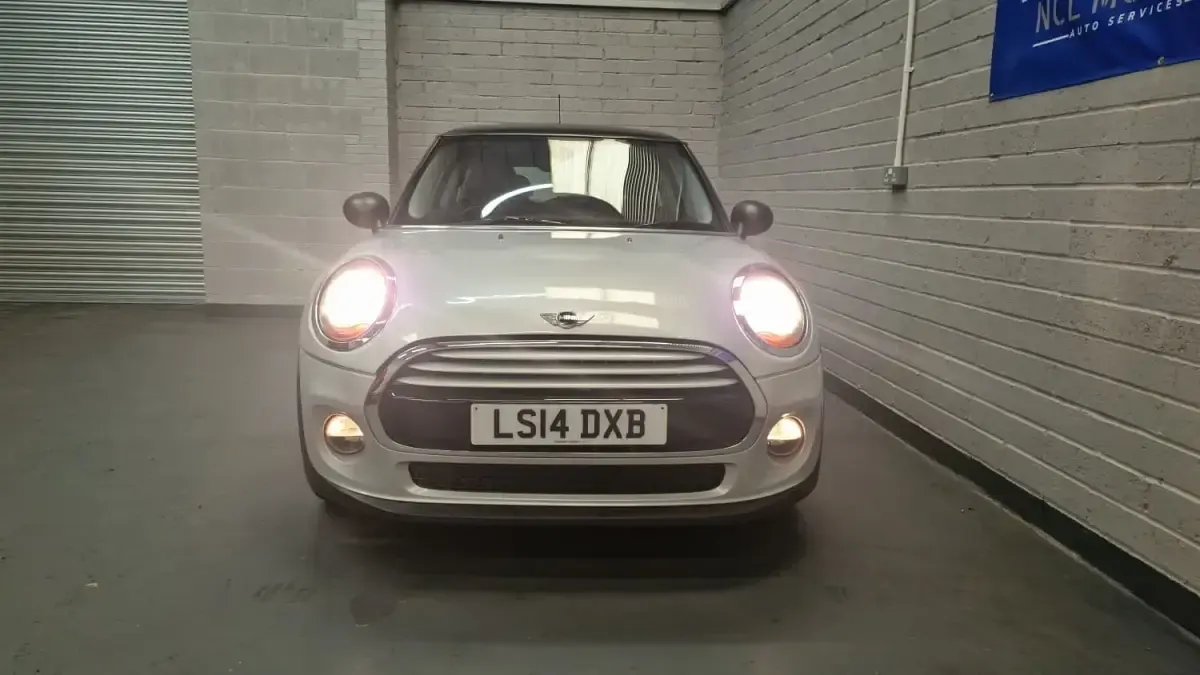 Używany Mini Cooper Hatch 2014 Srebrny Hatchback