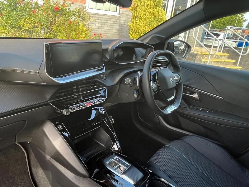 Used Peugeot 208 GT 130 HP (95 kW) 2023 Yellow Hatchback