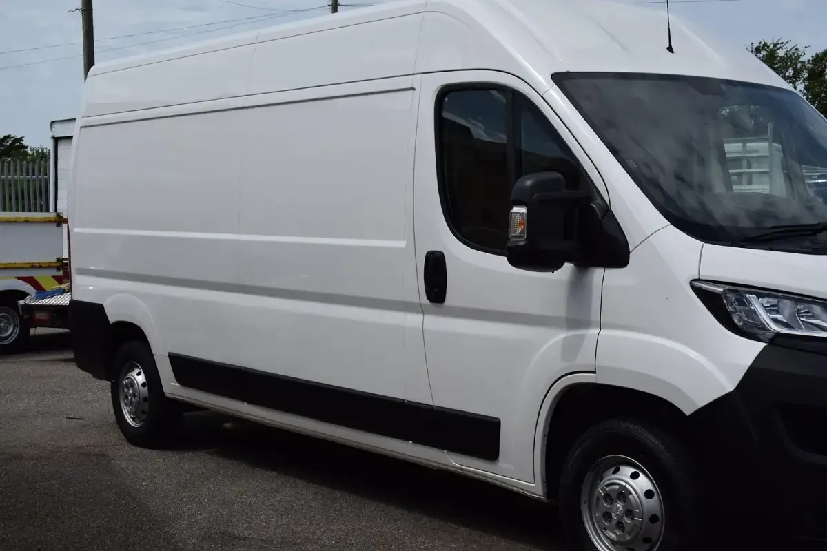 Used Peugeot Boxer 130 HP (95 kW) 2019 White Van