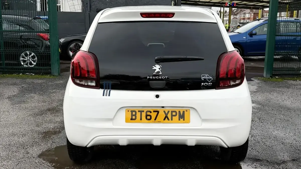 Used Peugeot 108 Collection 82 HP (60 kW) 2018 White Hatchback