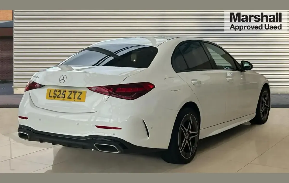 Used Mercedes C300 Urban 308 HP (226 kW) 2025 White Sedan