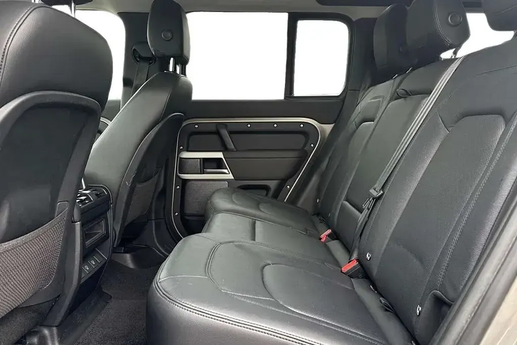 Used Land Rover Defender 245 HP (180 kW) 2024 Silver SUV