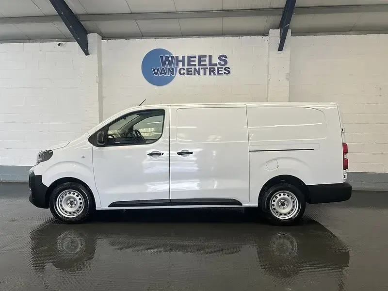 Usado Vauxhall Vivaro 150 HP (110 kW) 2024 Branco Monovolume