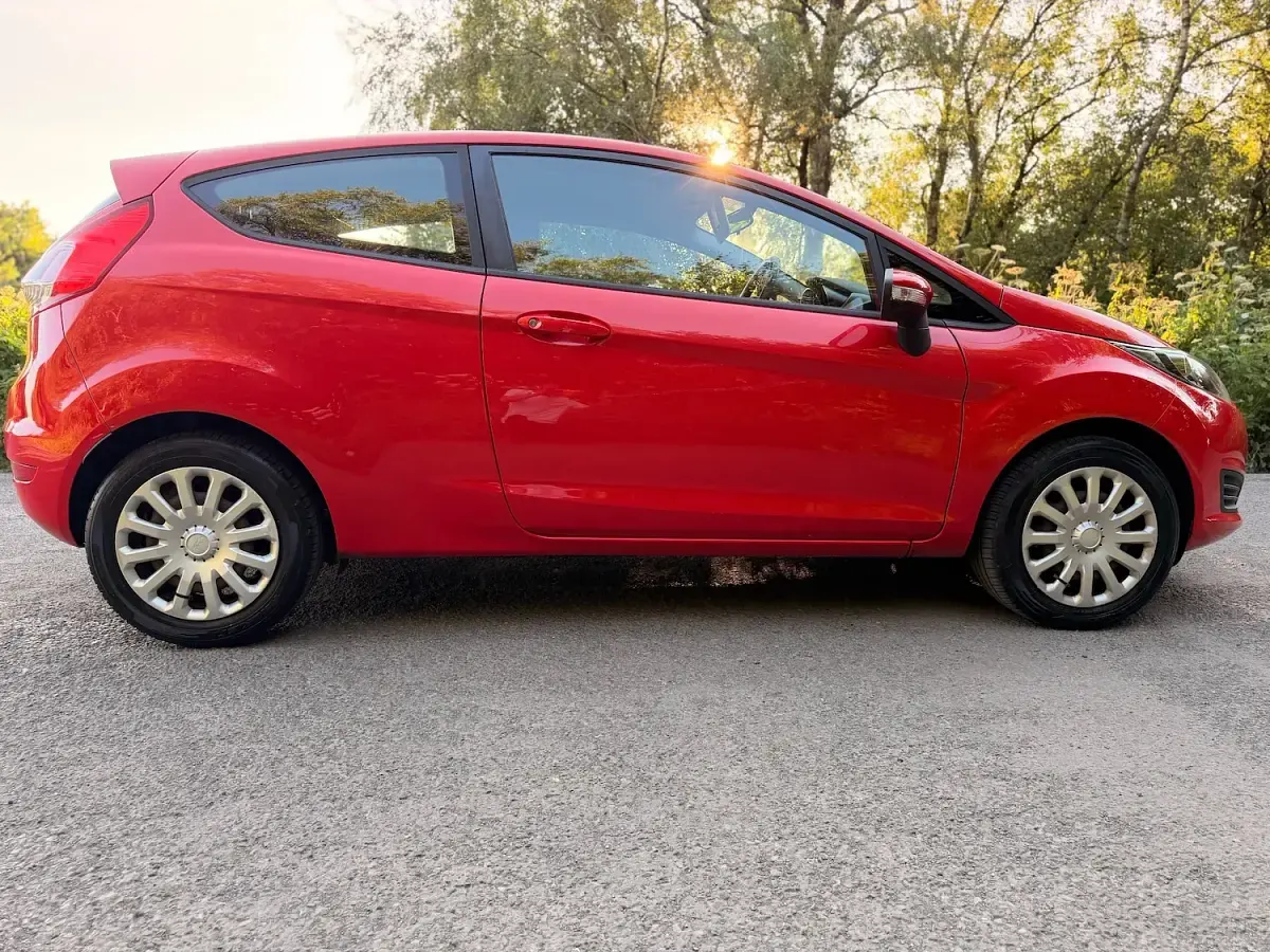 Used Ford Fiesta Style 60 HP (44 kW) 2013 Red Hatchback