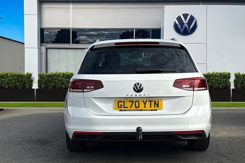 Used VW Passat SEL 150 HP (110 kW) 2020 White Estate