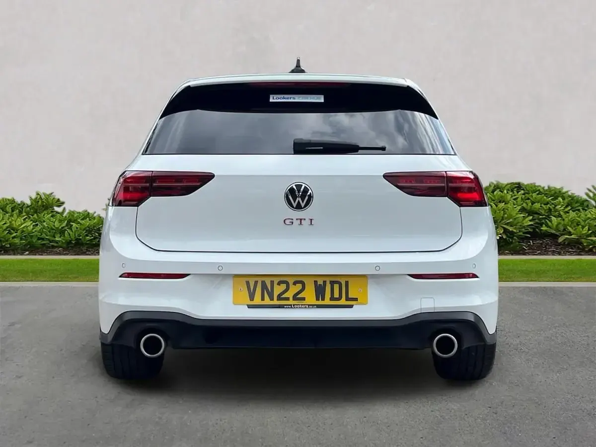 Begagnad VW Golf VIII GTI 245 HK (180 kW) 2022 Vit Halvkombi