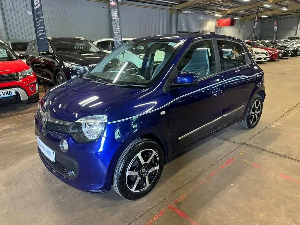 Used Renault Twingo Dynamique 70 HP (51 kW) 2017 Mauve/purple Hatchback