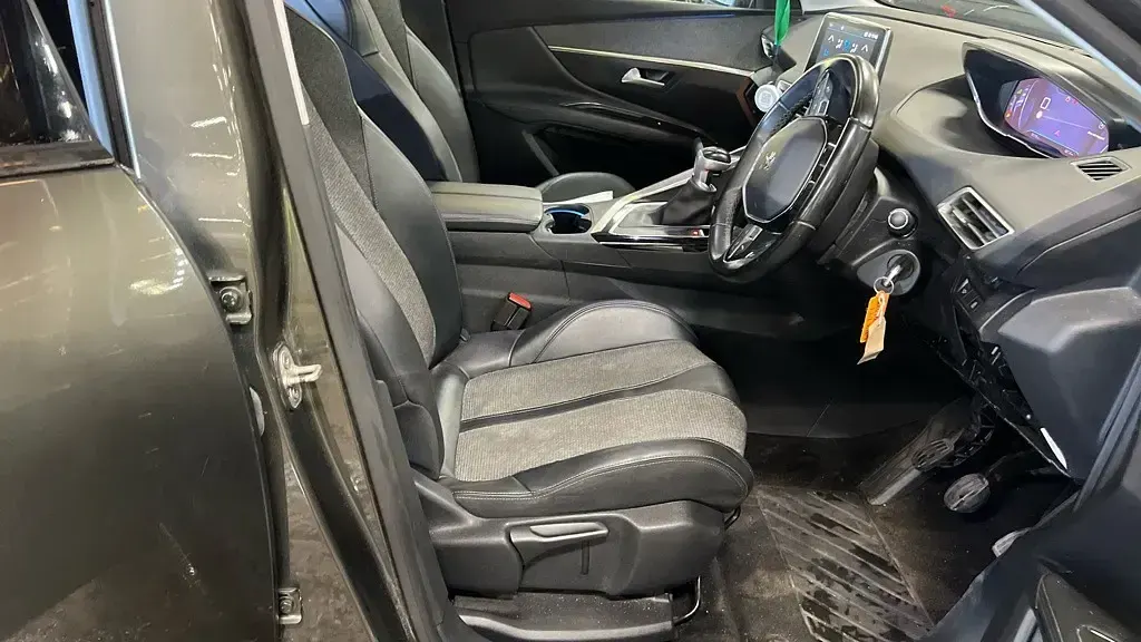 Used Peugeot 3008 Allure 130 HP (95 kW) 2019 Grey SUV