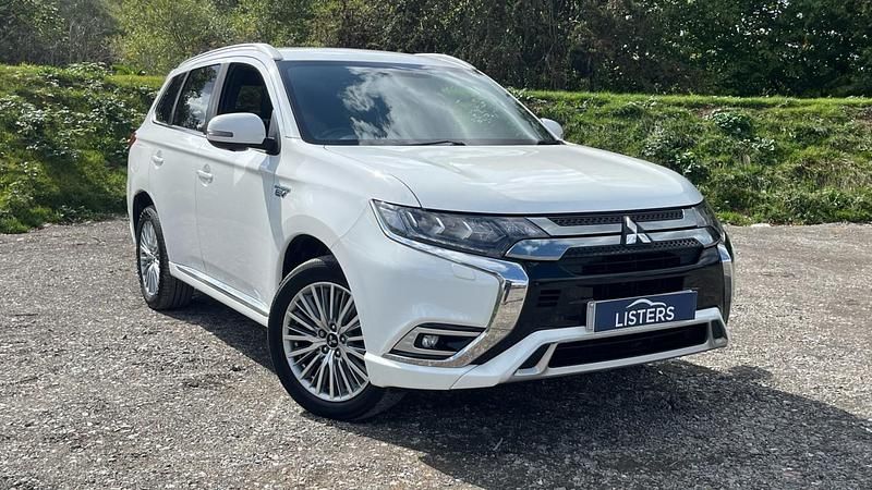 White Used 2019 Mitsubishi Outlander P-HEV Estate | £12,850 (Fair price) - Image 1/4