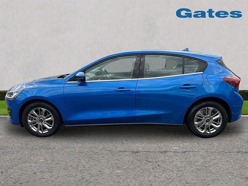 Used Ford Focus Titanium 125 HP (91 kW) 2023 Blue Hatchback