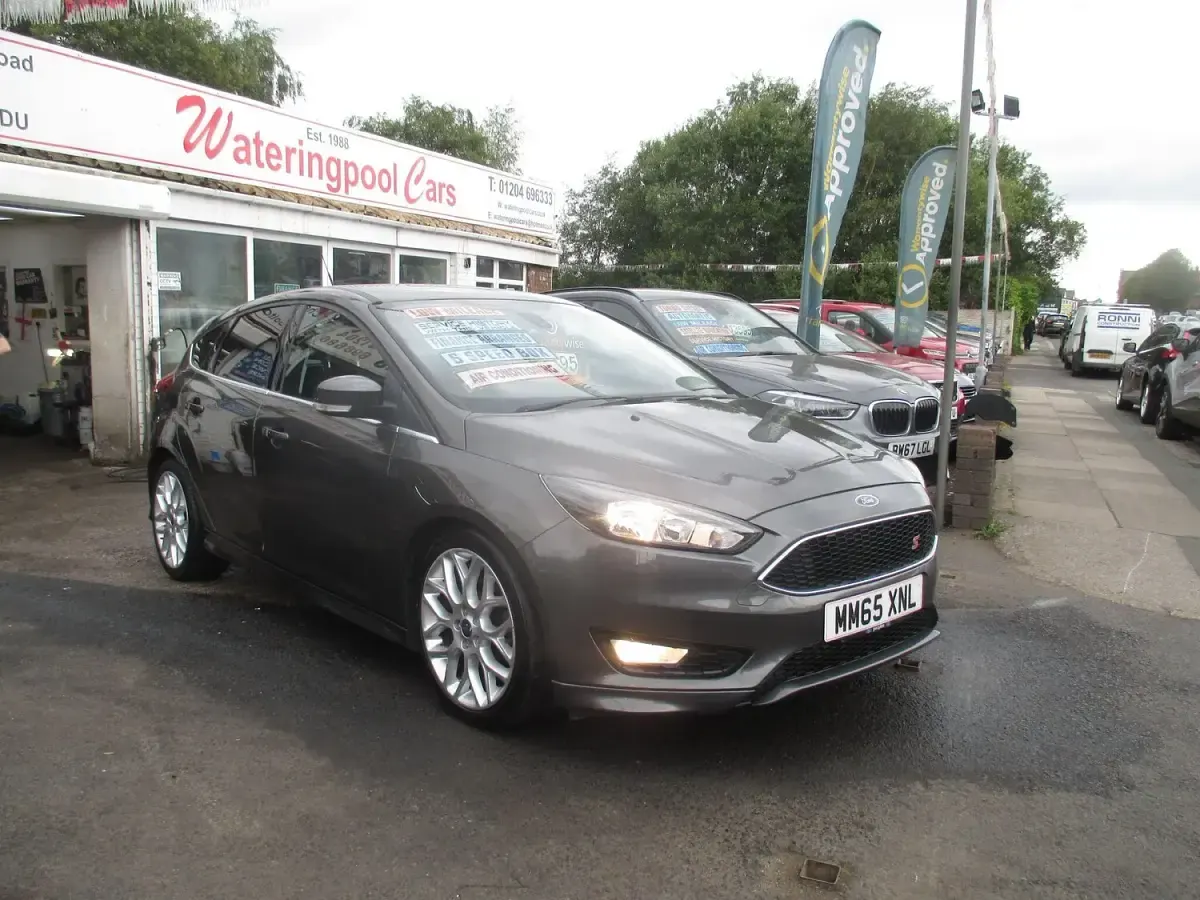Used Ford Focus Zetec 125 HP (91 kW) 2015 Grey Hatchback