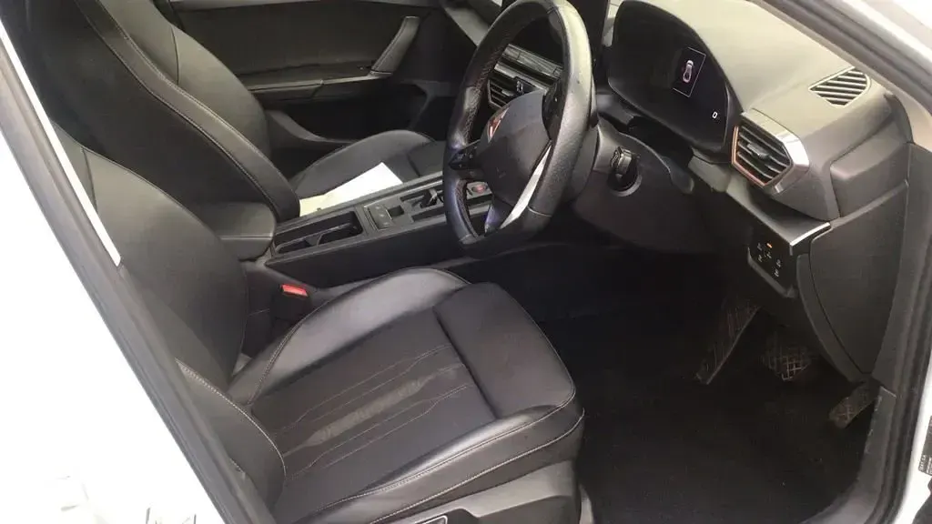 Used Cupra Leon 150 HP (110 kW) 2023 White Hatchback