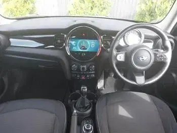 Begagnad Mini ONE Classic 102 HK (75 kW) 2022 Grön Halvkombi