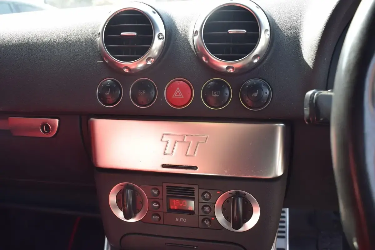 Used Audi TT 225 HP (165 kW) 2003 Red Coupe