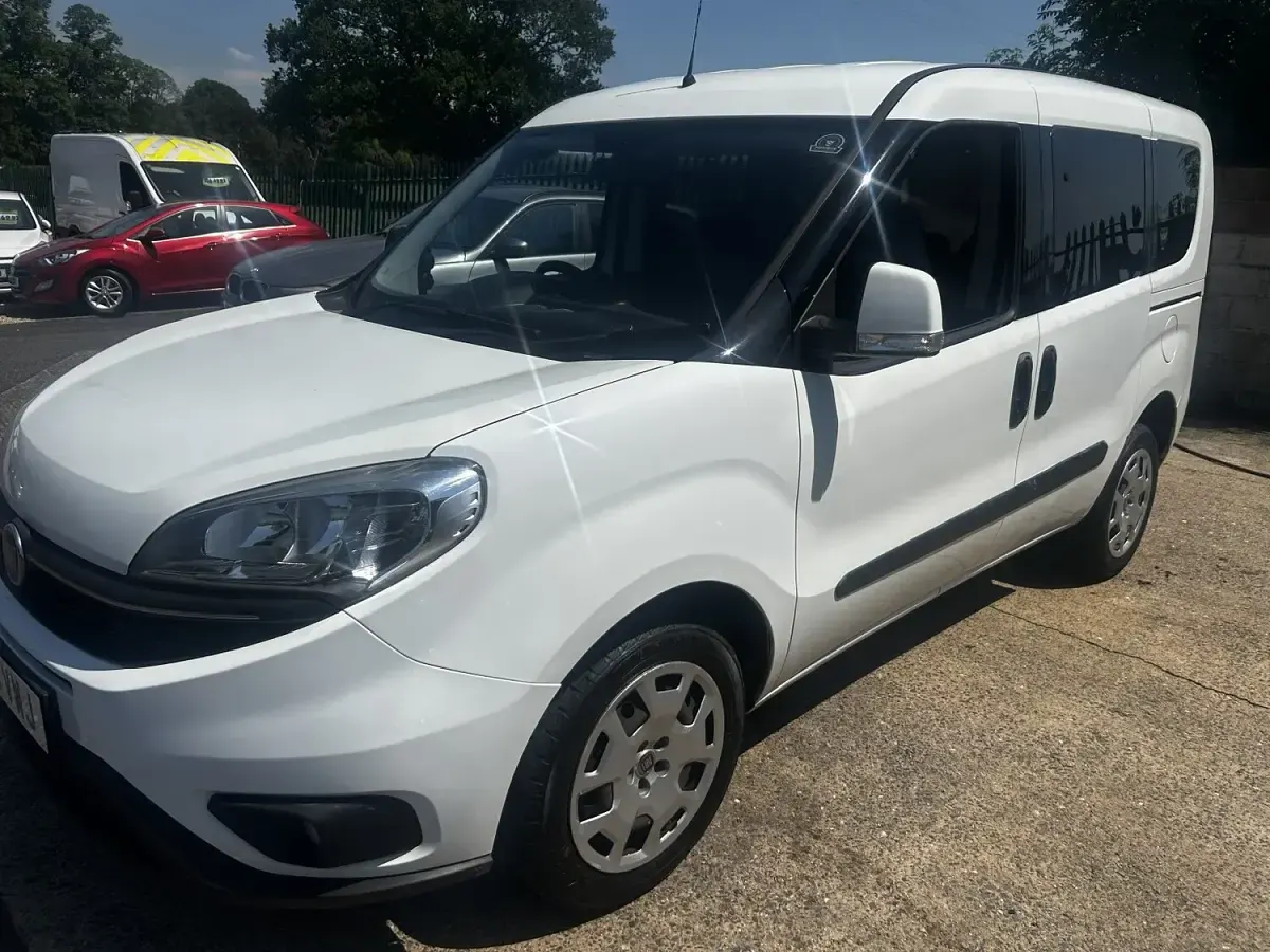 Used Fiat Doblò Easy 120 HP (88 kW) 2016 White MPV