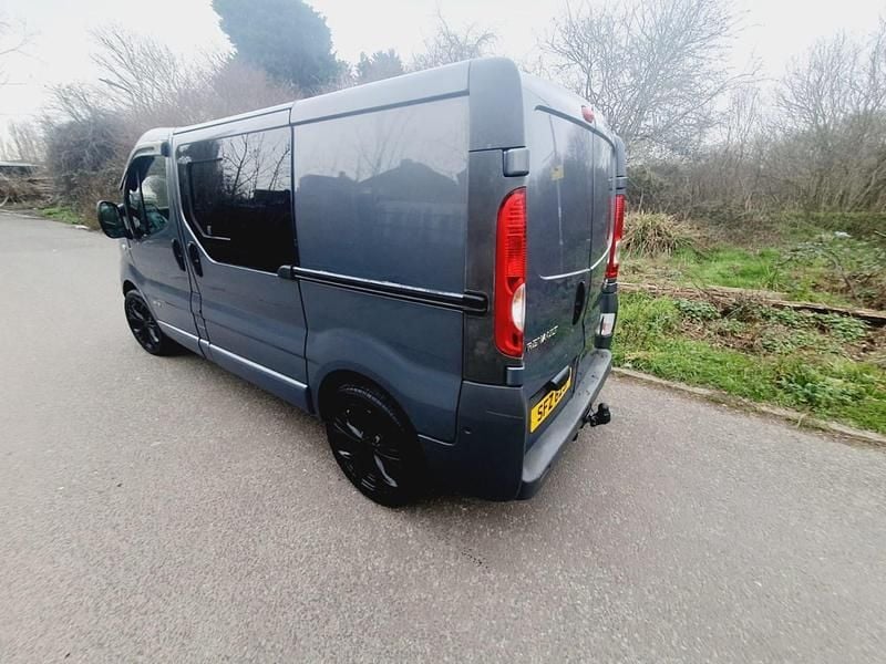 Begagnad Renault Trafic 115 HK (84 kW) 2014 Grå Minibuss