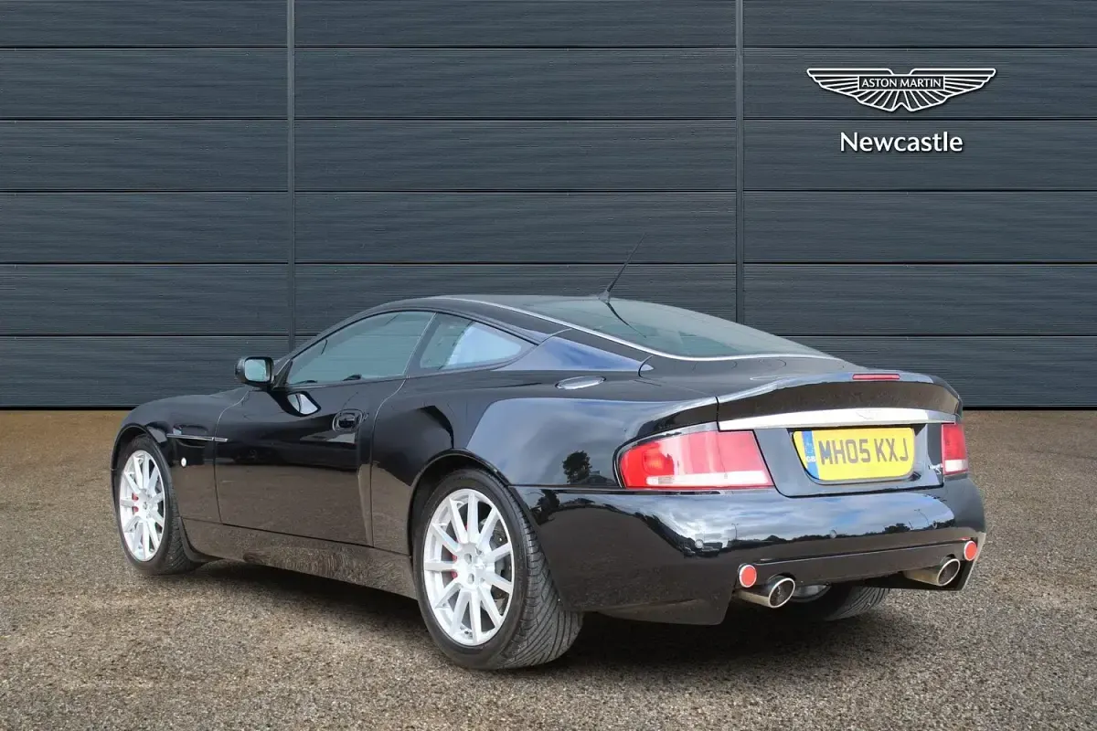 Used Aston Martin Vanquish 527 HP (387 kW) 2005 Black Coupe