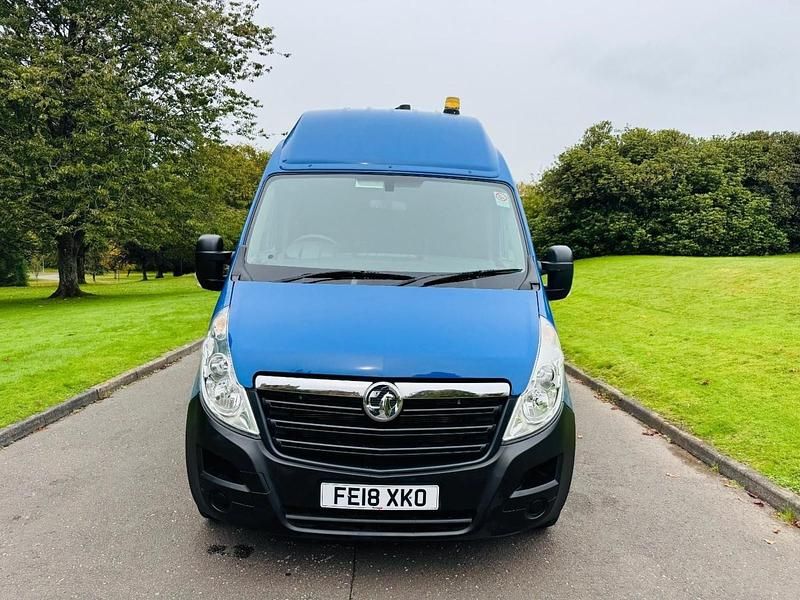 Used Vauxhall Movano 145 HP (106 kW) 2018 Blue MPV