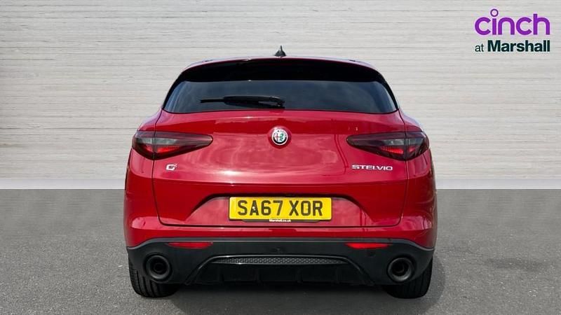 Used Alfa Romeo Stelvio 210 HP (154 kW) 2017 Red SUV