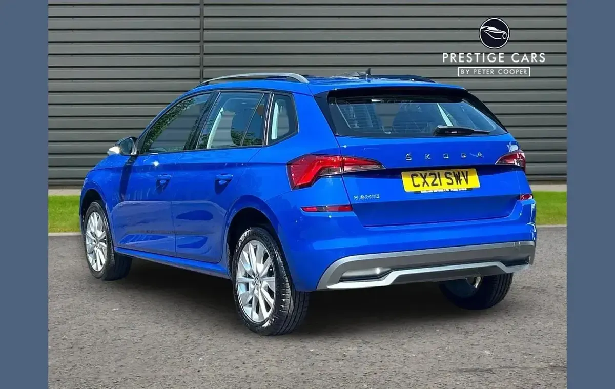 Usado Skoda Kamiq SE 115 CV (84 kW) 2021 Azul SUV