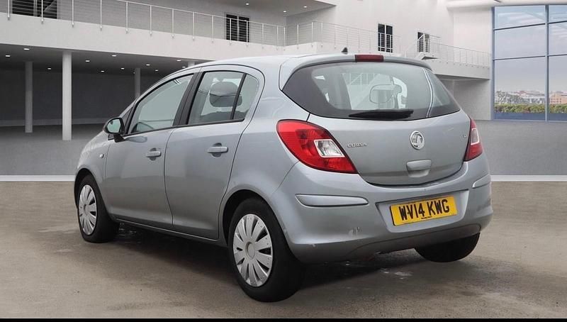Used Vauxhall Corsa Design Edition 85 HP (62 kW) 2014 Silver Hatchback