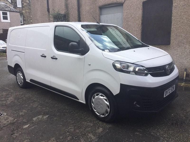 Used Vauxhall Vivaro 100 HP (73 kW) 2022 White MPV