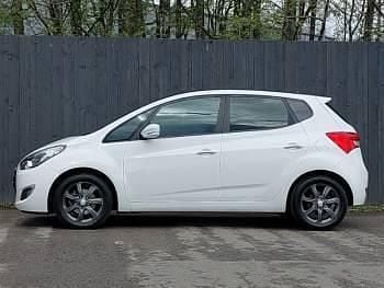 Used Hyundai ix20 Premium 90 HP (66 kW) 2017 White Hatchback