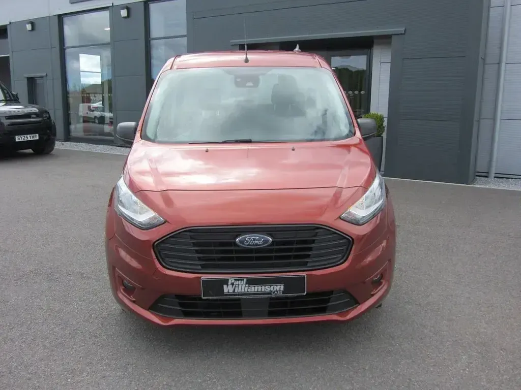 Usado Ford Tourneo Zetec 120 HP (88 kW) 2021 Laranja Monovolume