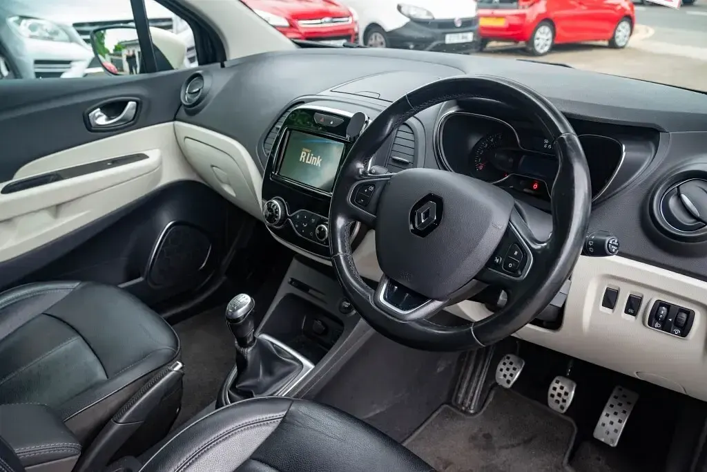 Used Renault Captur GT-Line 2018 Black/cream SUV
