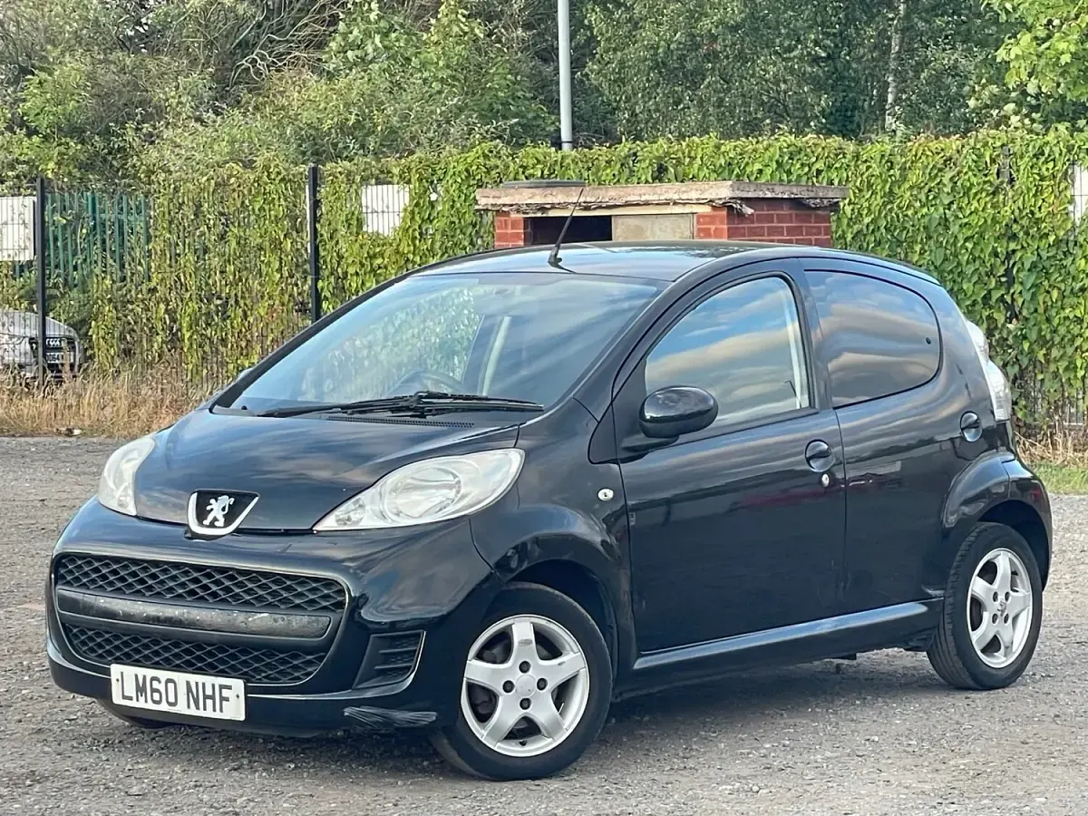 Used Peugeot 107 Envy 68 HP (50 kW) 2011 Black Hatchback